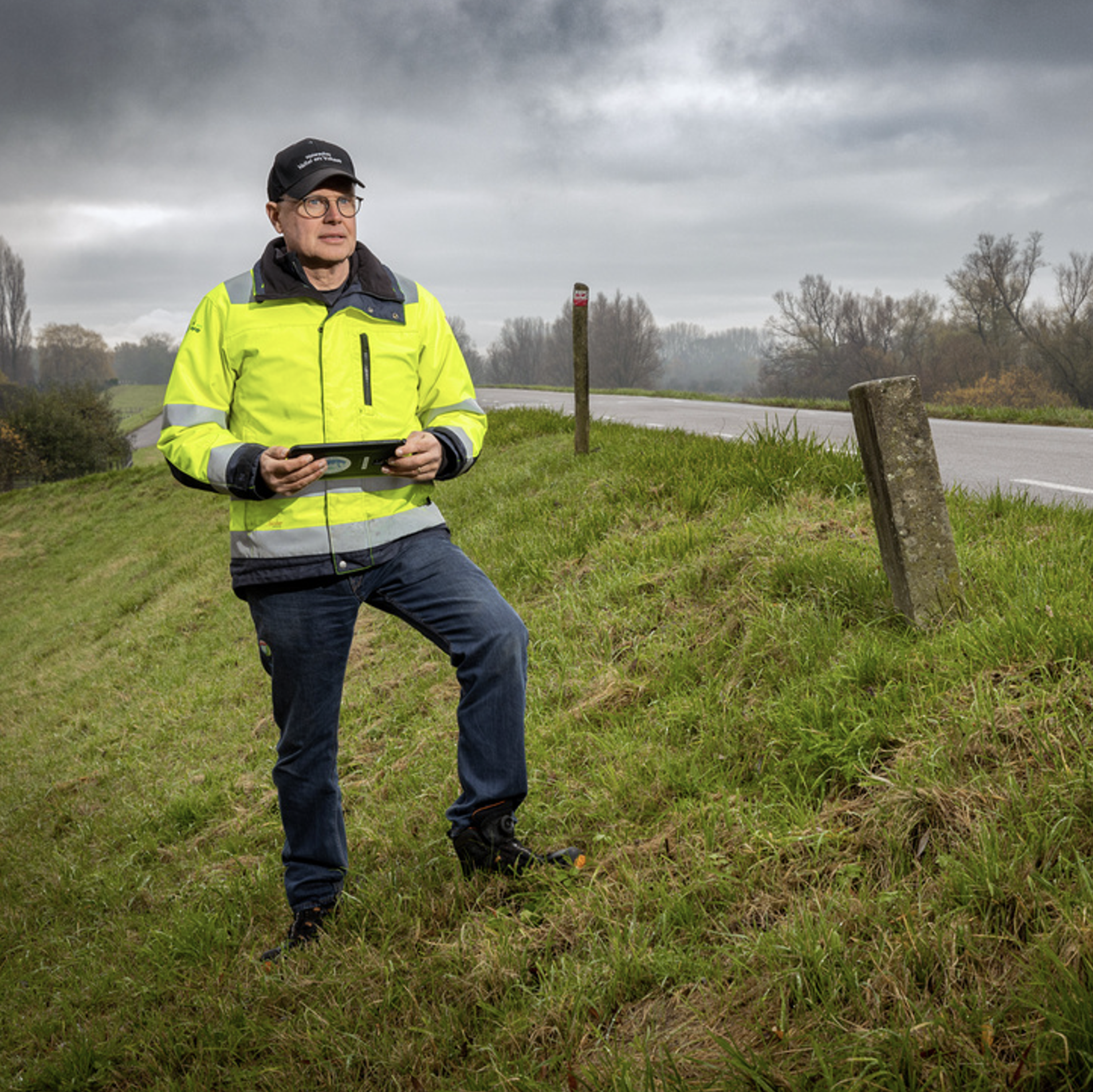 Of het nou om droge of natte periodes gaat, goed onderhoud is essentieel voor de veiligheid van een dijk. 